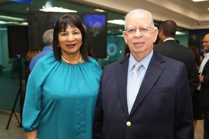 Pastor Braulio Portes junto a su esposa Melba